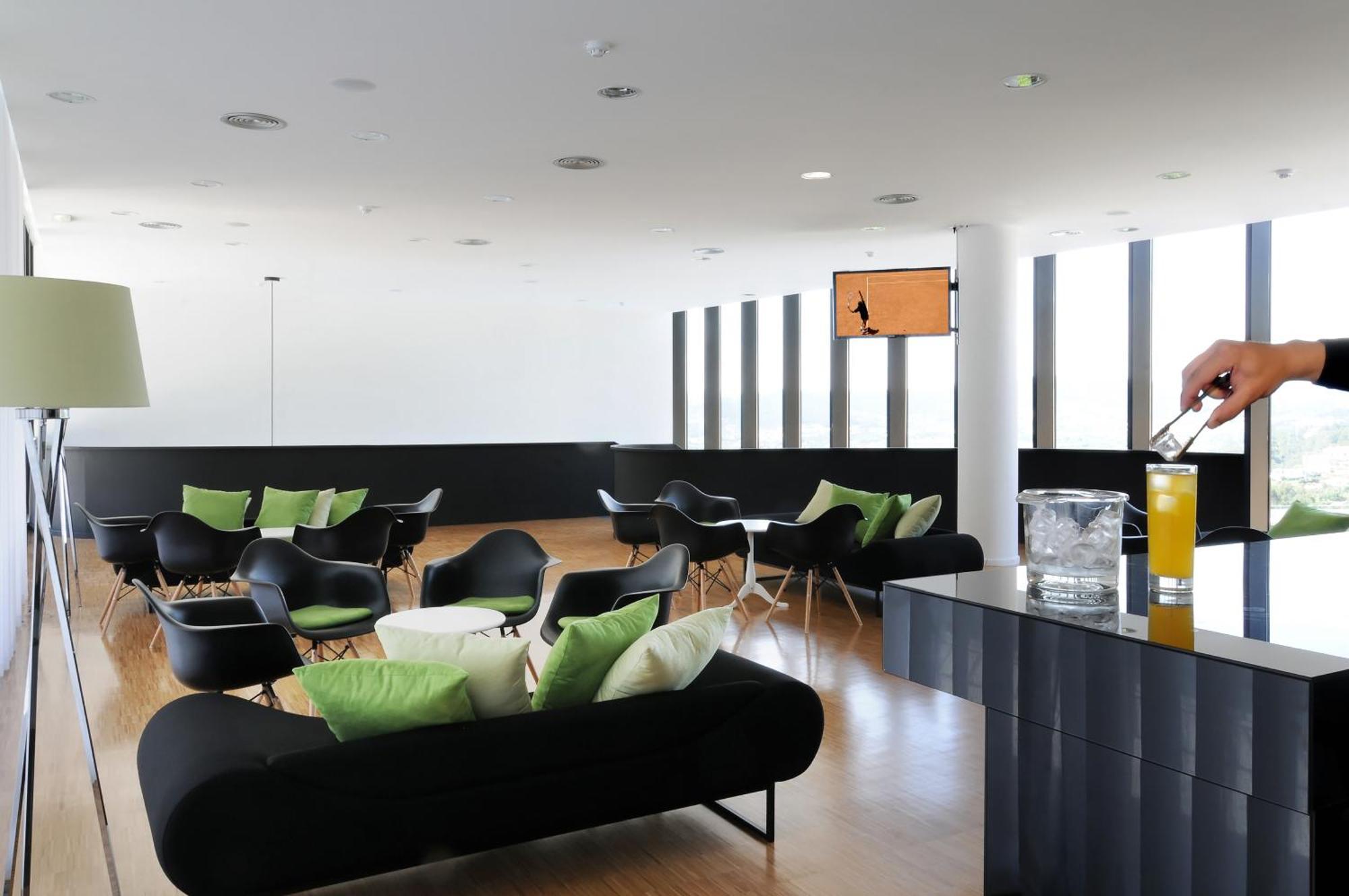 Open Village Sports Hotel & Spa Club Гимарайнш Экстерьер фото