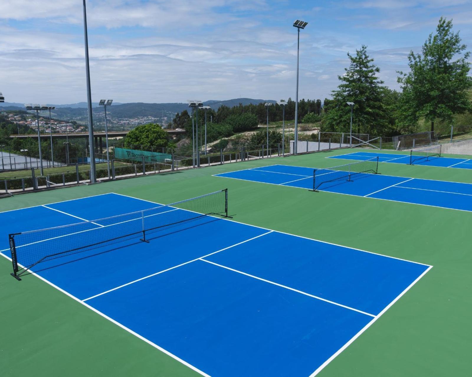 Open Village Sports Hotel & Spa Club Гимарайнш Экстерьер фото