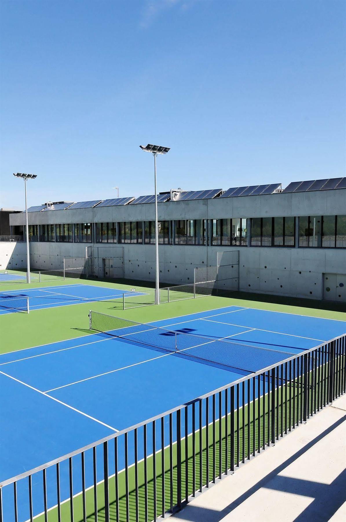 Open Village Sports Hotel & Spa Club Гимарайнш Экстерьер фото