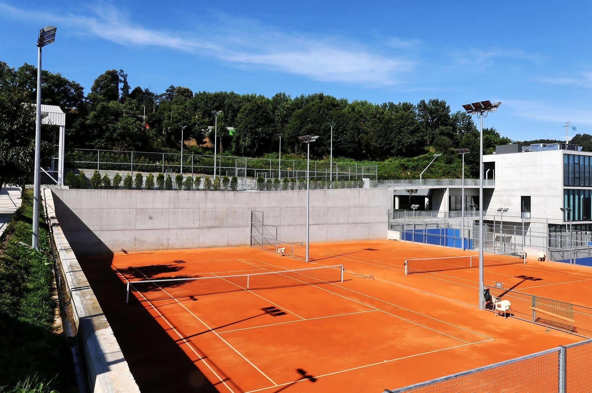 Open Village Sports Hotel & Spa Club Гимарайнш Экстерьер фото
